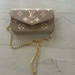 Crossbody purse